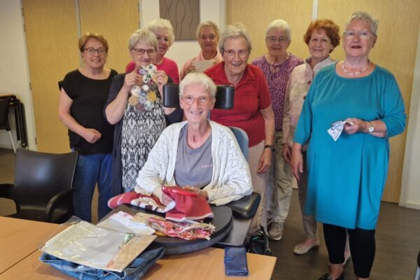Zoetermeer: Handwerkcafé Rokkeveen viert 10 jaar creativiteit en gezelligheid!
